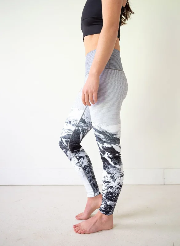 Yoga Pants Black & White Ski Hill