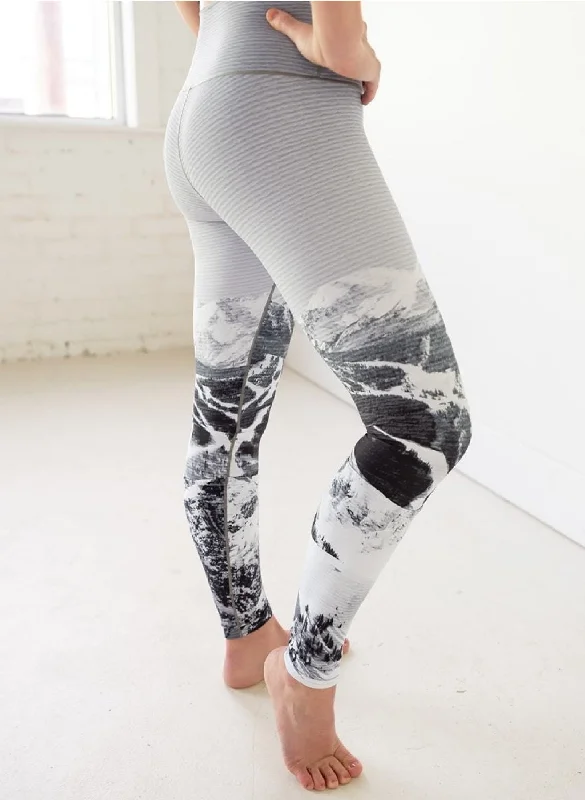 Yoga Pants Black & White Ski Hill